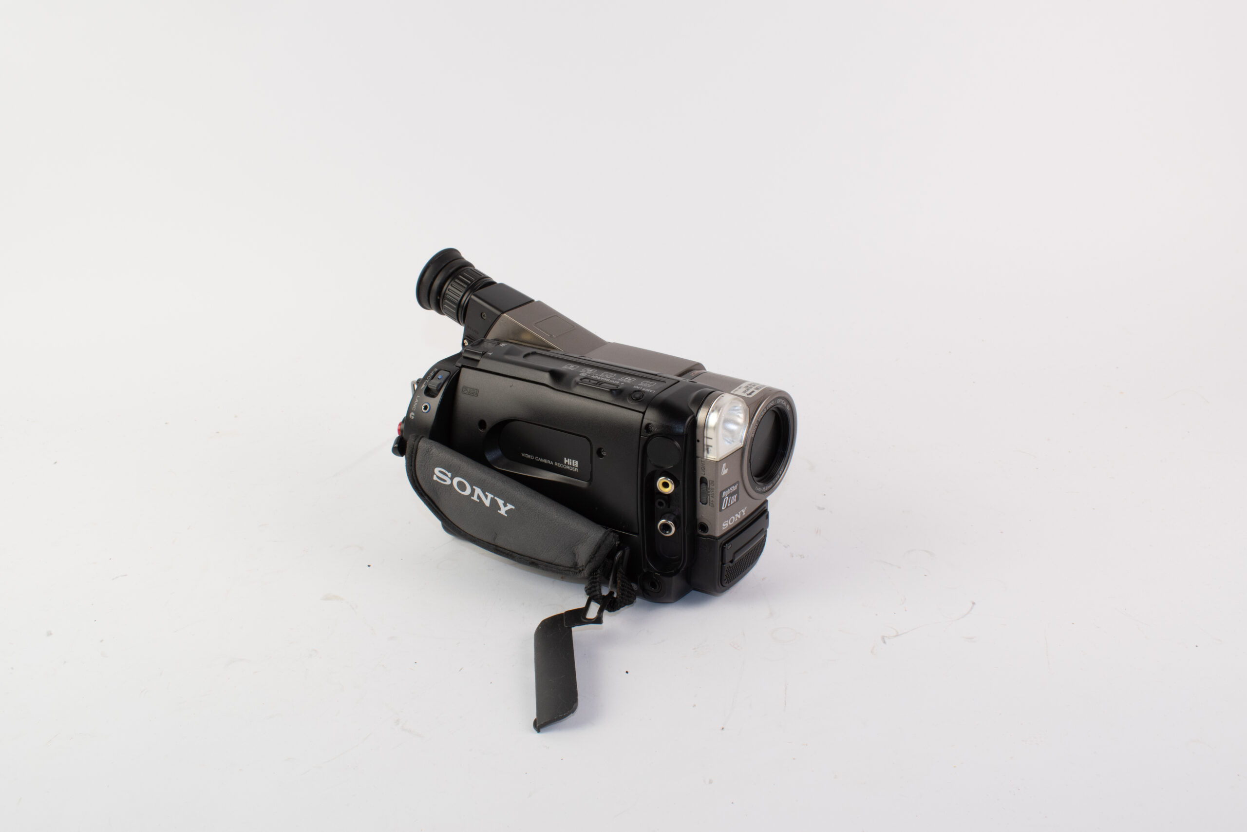 Sony CCD-TRV46E (hi8) (used) – Van Eck Video Services