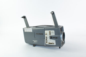 Alternative view of Chinon C-300 (Alle 8mm films - zonder geluid - variabele snelheidsregeling) (gebruikt)